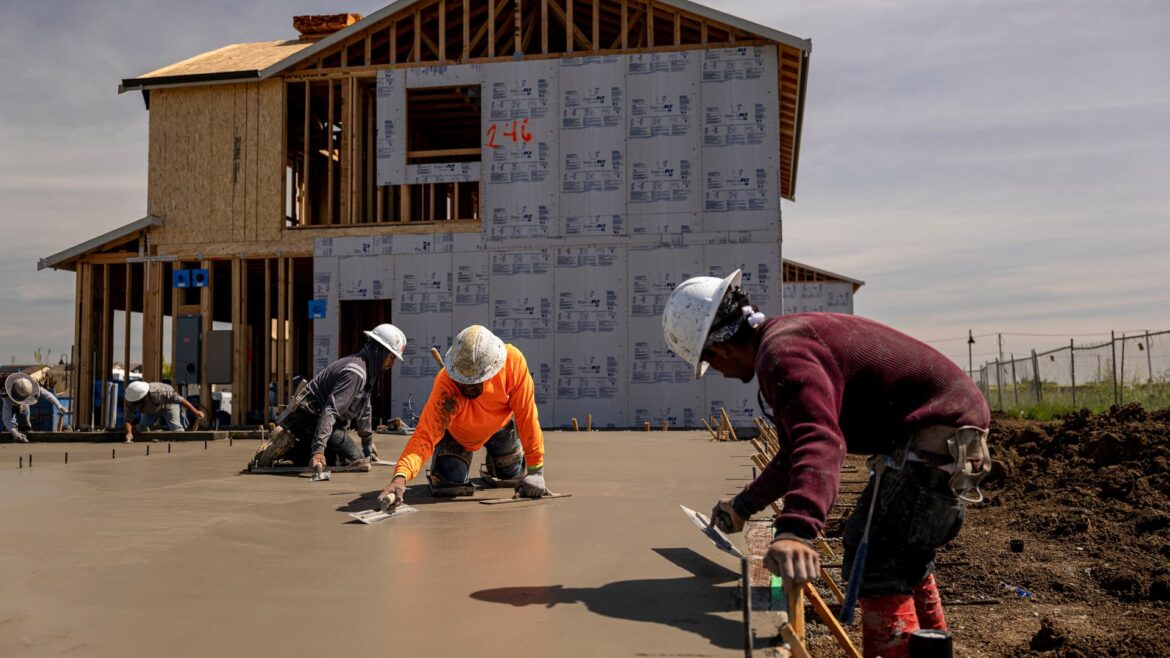 Homebuilder sentiment falls to 2-year low on declining demand, rising