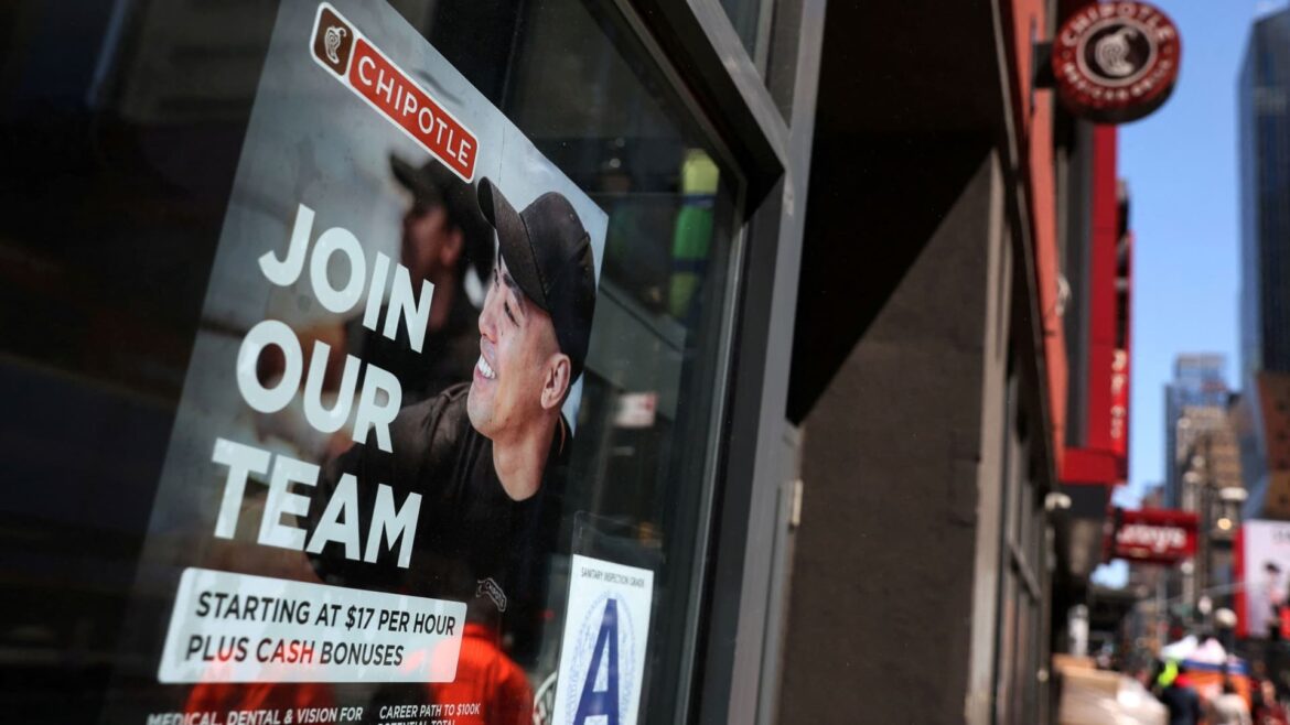 US weekly jobless claims rise to 260,000 ahead of nonfarm